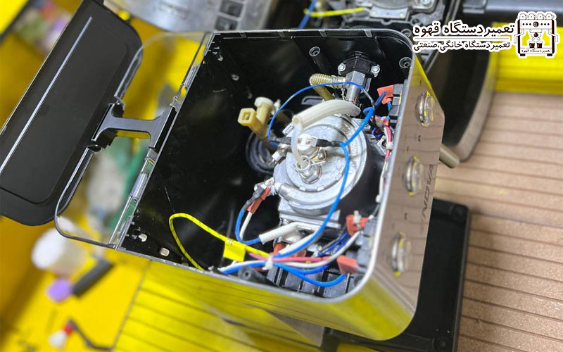 بررسی و تعویض قطعات خراب دستگاه قهوه ساز خانگی