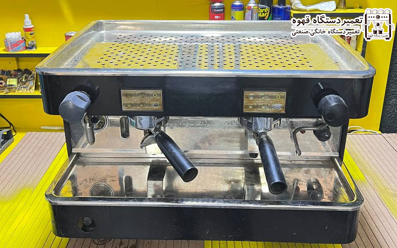 تعویض قطعات برای تعمیر دستگاه قهوه ساز نیمه صنعتی